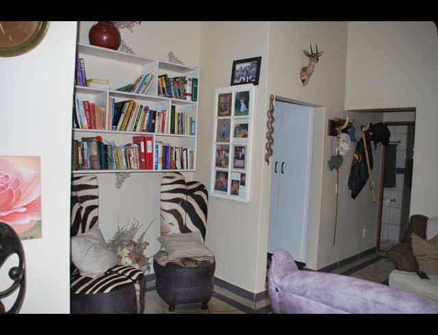 3 BEDROOM TOWNHOUSE FOR SALE IN BOT RIVER